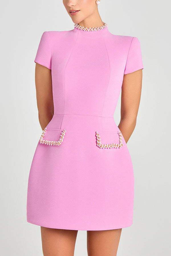 Minivestido dulce y elegante de manga corta con ribete de perlas y bolsillos