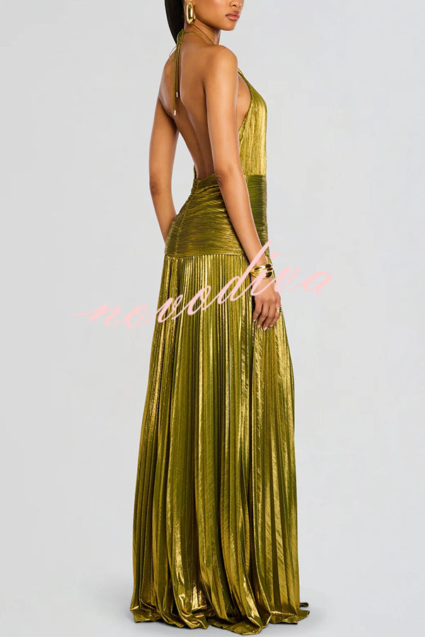 Vestido largo Glamuroso de tejido metalizado plisado con cuello halter, espalda abierta y abertura