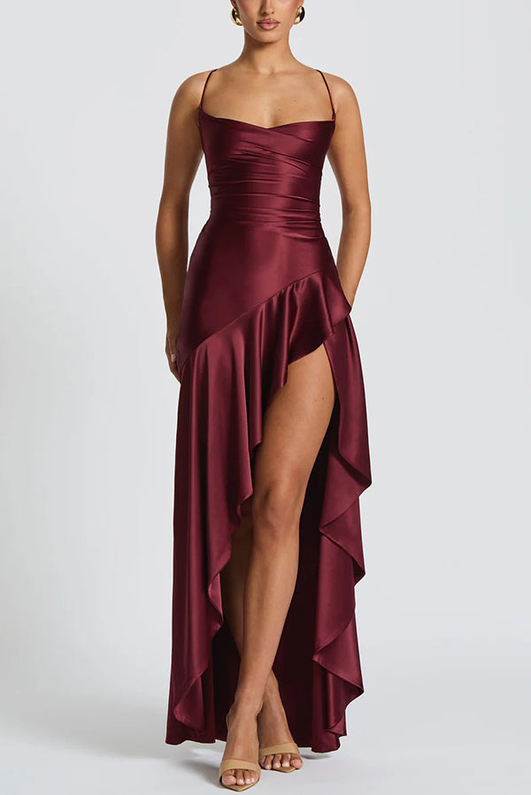 Vestido largo Samira de satén con volantes, bajo asimétrico, abertura y lazada en la espalda