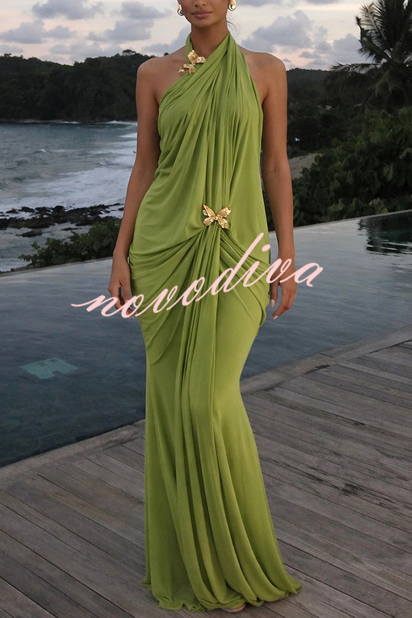 Vestido largo de malla de un solo hombro con clips metálicos de mariposa y espalda descubierta