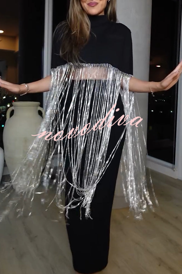 Blusa corta tipo capa Nuevo Nivel con flecos brillantes y cuello mao