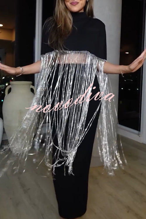 Blusa corta tipo capa Nuevo Nivel con flecos brillantes y cuello mao