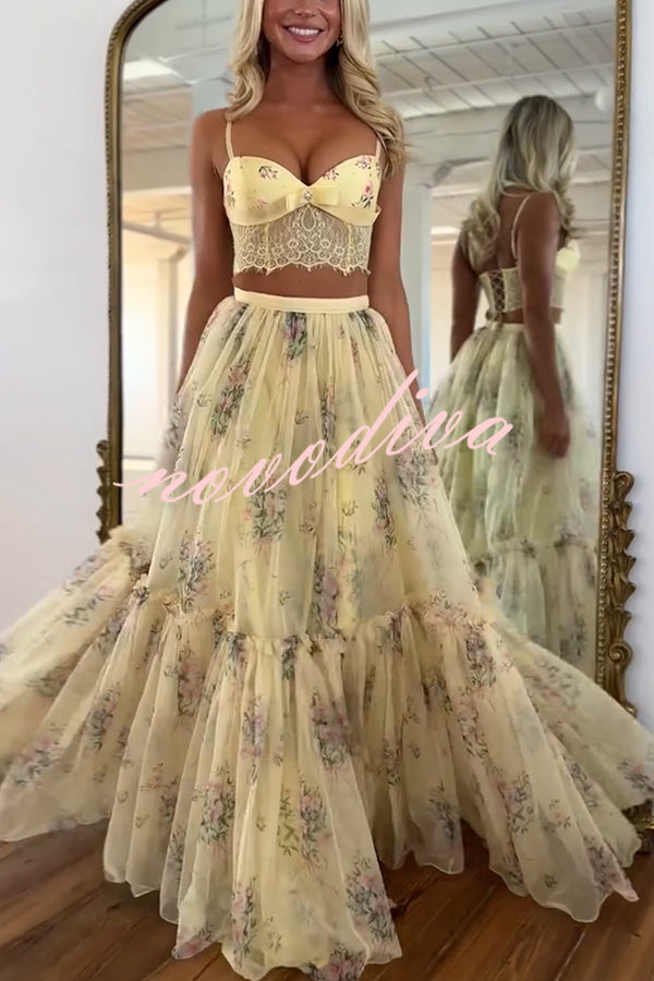 Conjunto Vita de top corto de satén floral con lazo y lazada de encaje en la espalda y falda larga evasé de tul de tiro alto