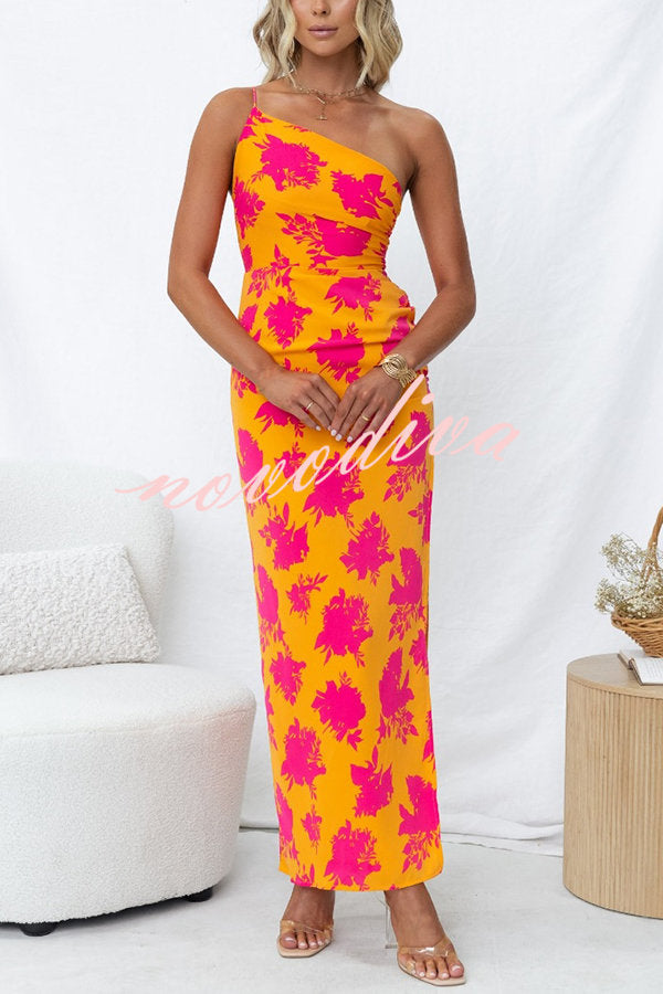 Vestido largo de fiesta Momento Perfecto con estampado floral, asimétrico de un hombro y abertura