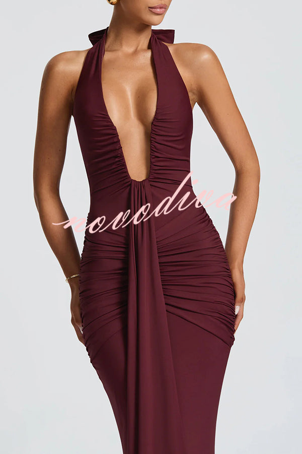 Vestido largo elegante de color liso con cuello halter, escote en V, espalda abierta y fruncido anudado