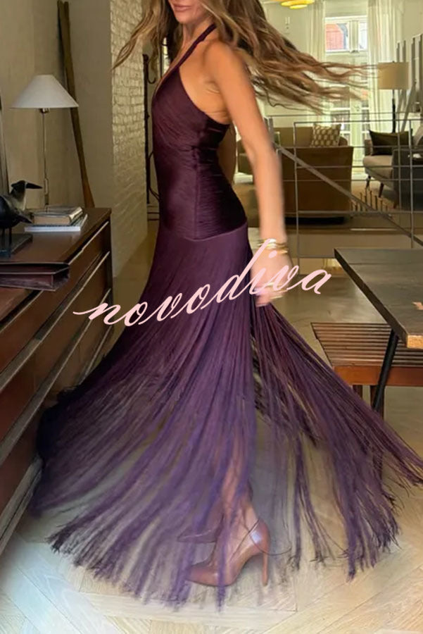 Vestido largo Estética Rítmica drapeado con flecos, cuello halter, escote de pico y sin mangas