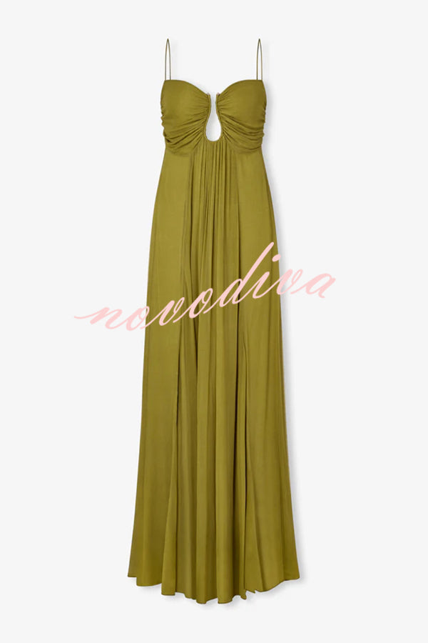 Vestido largo lencero evasé con espalda fruncida y detalle calado metálico, suave y elegante