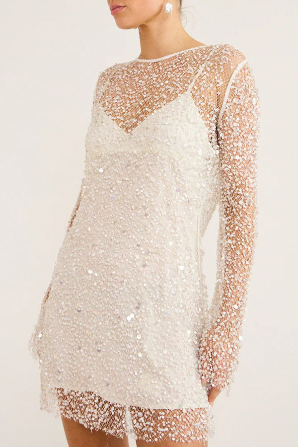 Minivestido brillante de lentejuelas y perlas con combinación por separado
