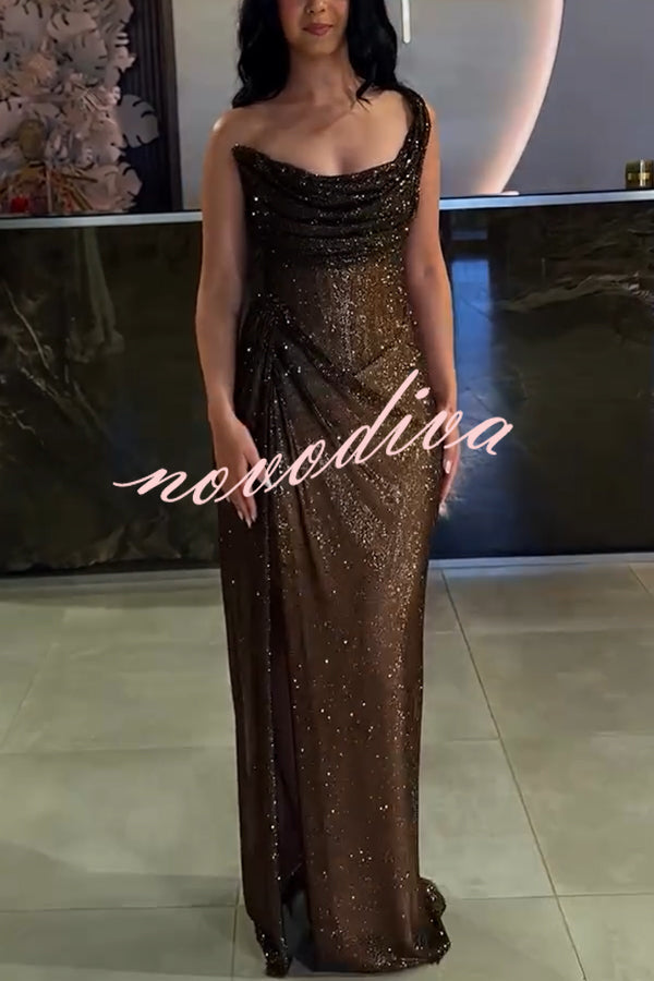 Vestido largo Gala Brillante de tejido con purpurina, asimétrico de un hombro, fruncido y con abertura