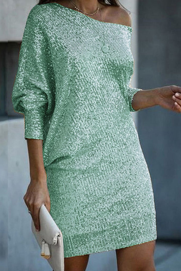Minivestido holgado de lentejuelas en color liso con hombros descubiertos