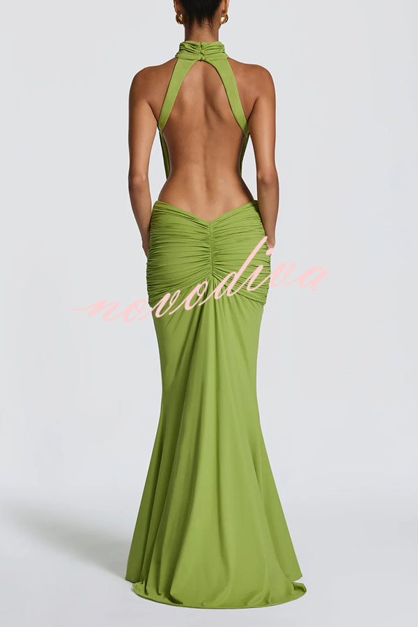 Vestido largo Thekla de punto elástico y fluido con cuello alto, fruncido, espalda descubierta y drapeado
