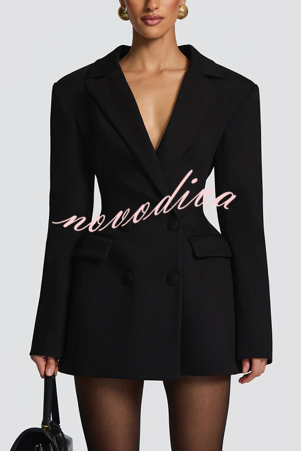 Vestido blazer corto Elvira cruzado con manga larga, solapa y cinturón ajustable en la espalda