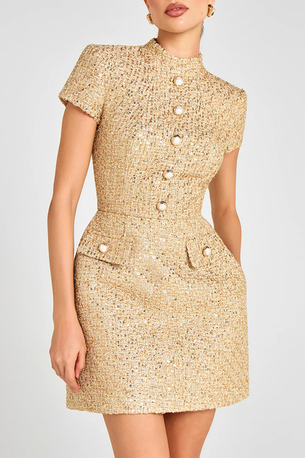 Minivestido Estándar Dorado de tweed con botones de perla, manga corta y bolsillos