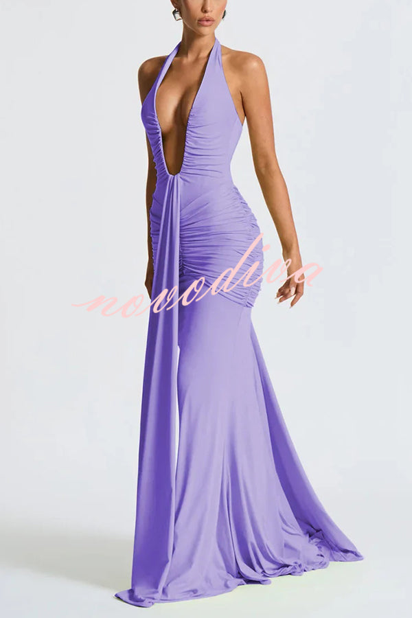Vestido largo elegante de color liso con cuello halter, escote en V, espalda abierta y fruncido anudado