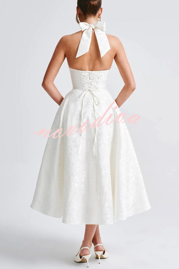 Vestido midi elegante de jacquard con cuello halter, cintura entallada y espalda abierta