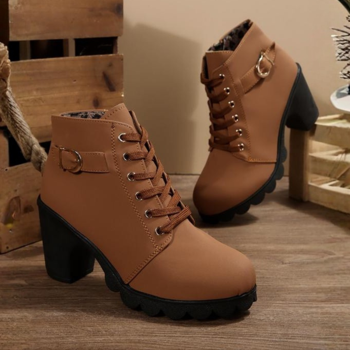Botines Karin chic con cordones, hebilla metálica y suela gruesa