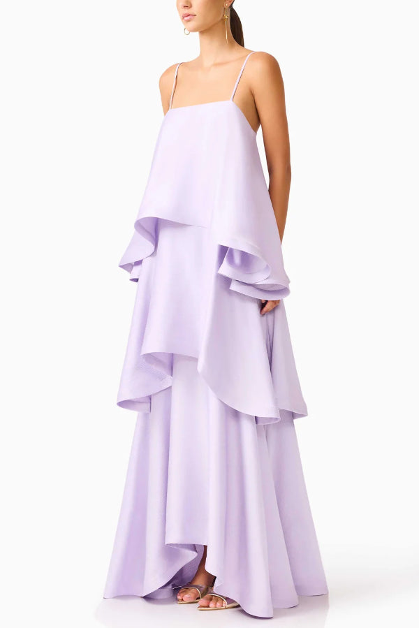 Vestido largo evasé lencero de satén con volantes y escote cuadrado, suave y fluido