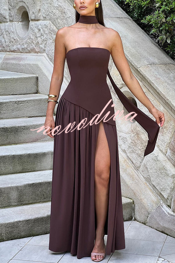 Vestido largo elegante de gasa con hombros descubiertos, bajo plisado, pañuelo y abertura