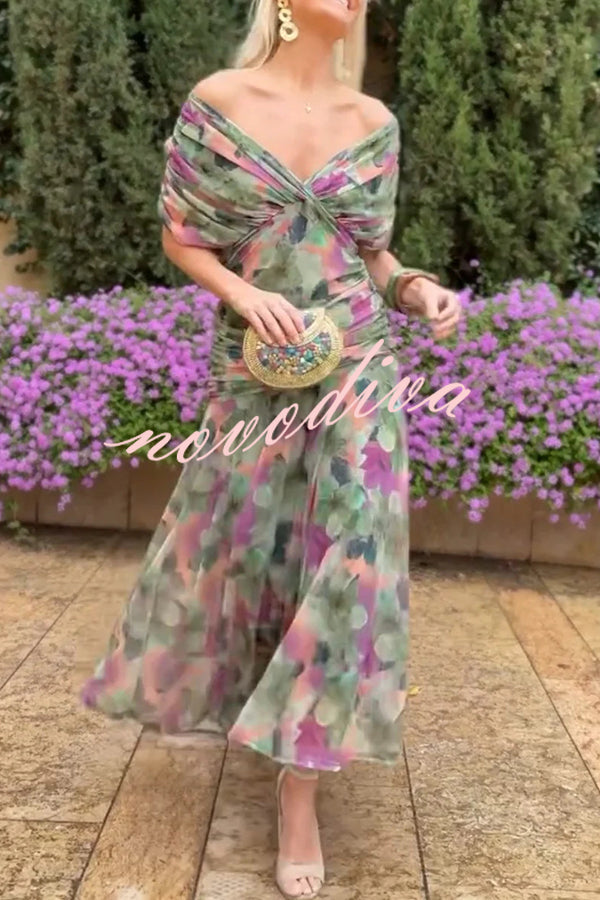 Vestido largo vacacional de malla con estampado único, escote en V y cintura marcada