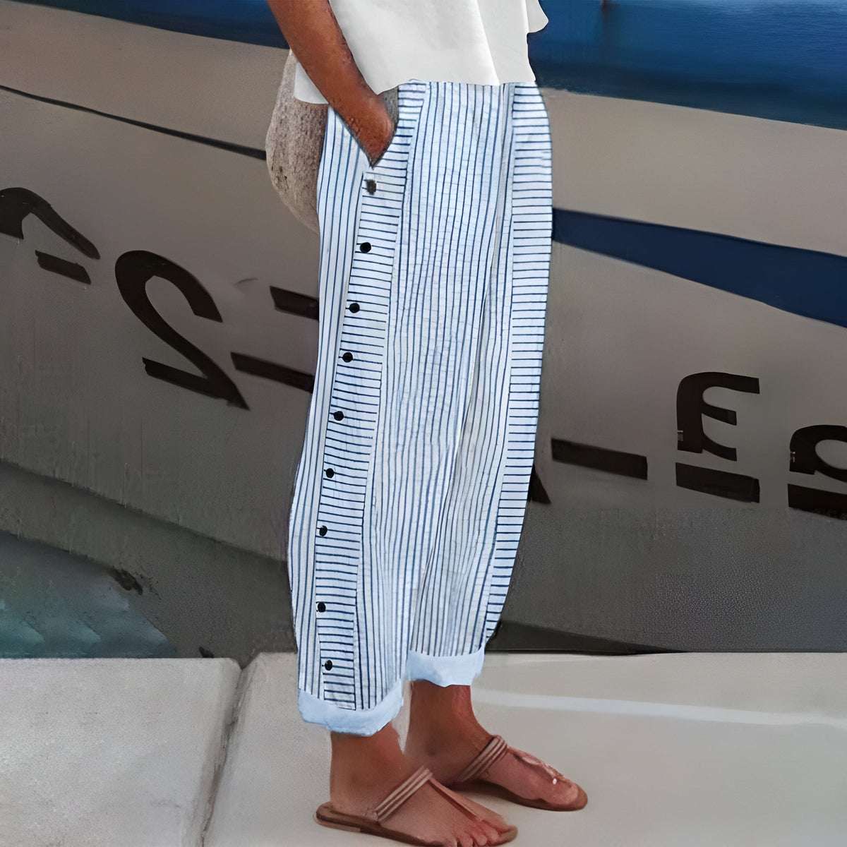 Tess | Pantalón de Rayas con Panel de Botones