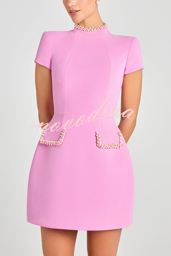 Minivestido dulce y elegante de manga corta con ribete de perlas y bolsillos