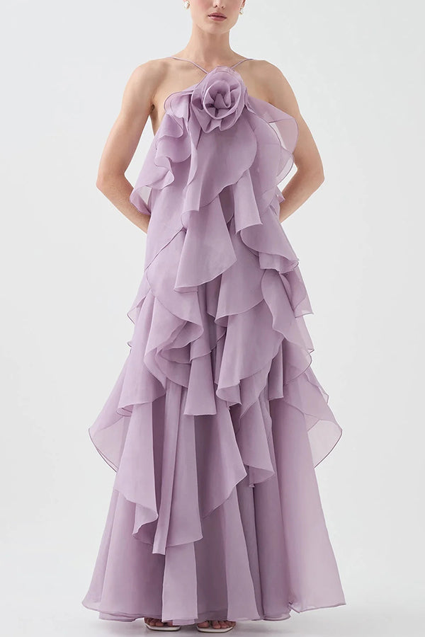 Vestido largo halter vaporoso con detalle de rosa, volantes escalonados y corte en A