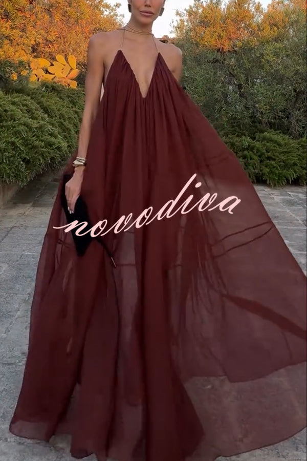 Vestido largo vaporoso de gasa ligera con cuello halter de cadena, espalda descubierta y corte en A