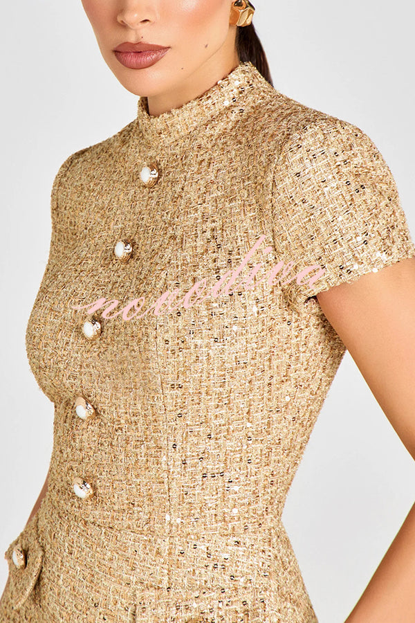 Minivestido Estándar Dorado de tweed con botones de perla, manga corta y bolsillos