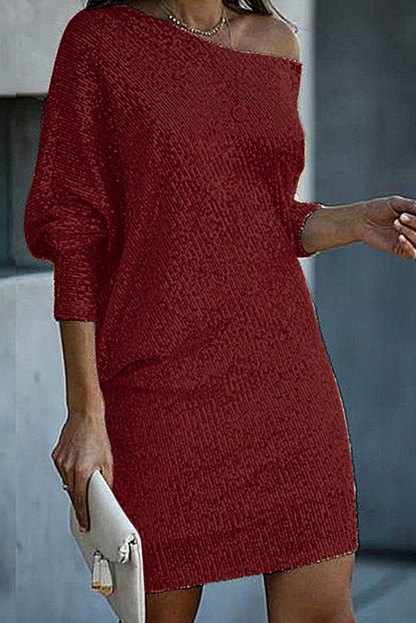 Minivestido holgado de lentejuelas en color liso con hombros descubiertos