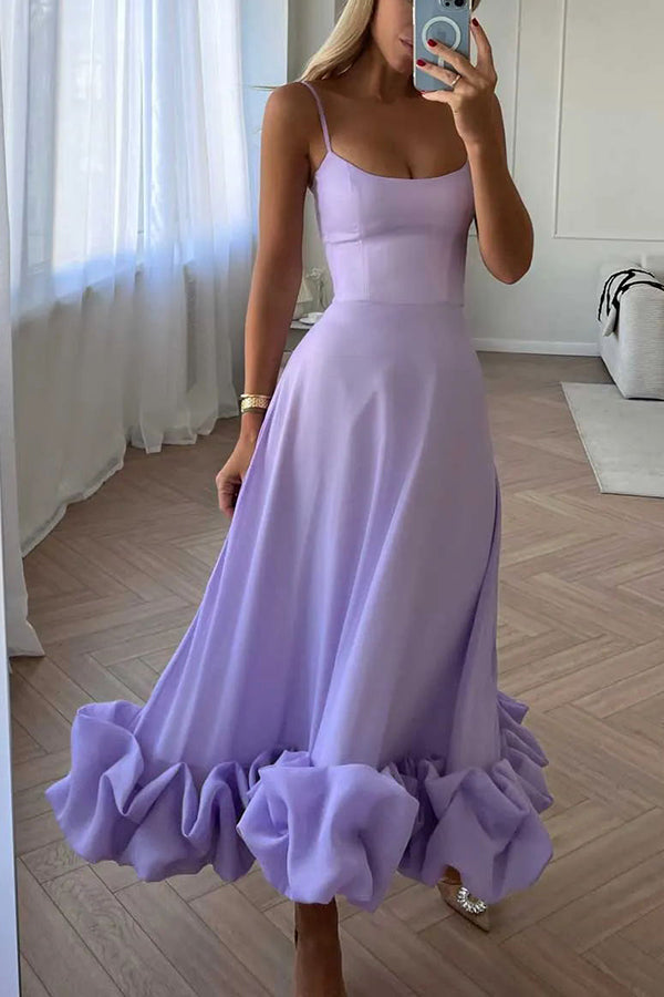 Vestido midi de fiesta Chica de Medianoche tipo bustier con volantes, ideal para banquetes