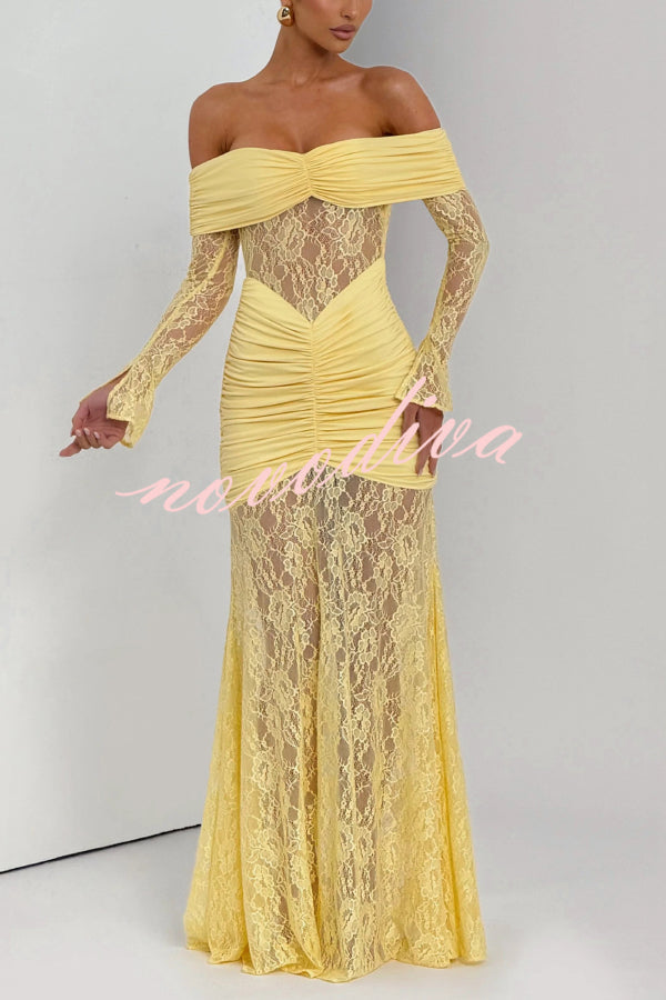 Vestido largo ajustado de color liso con hombros descubiertos, encaje, manga larga y plisado