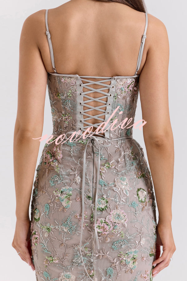 Vestido largo elegante y ajustado con cuello halter, sin mangas, espalda descubierta y lazada