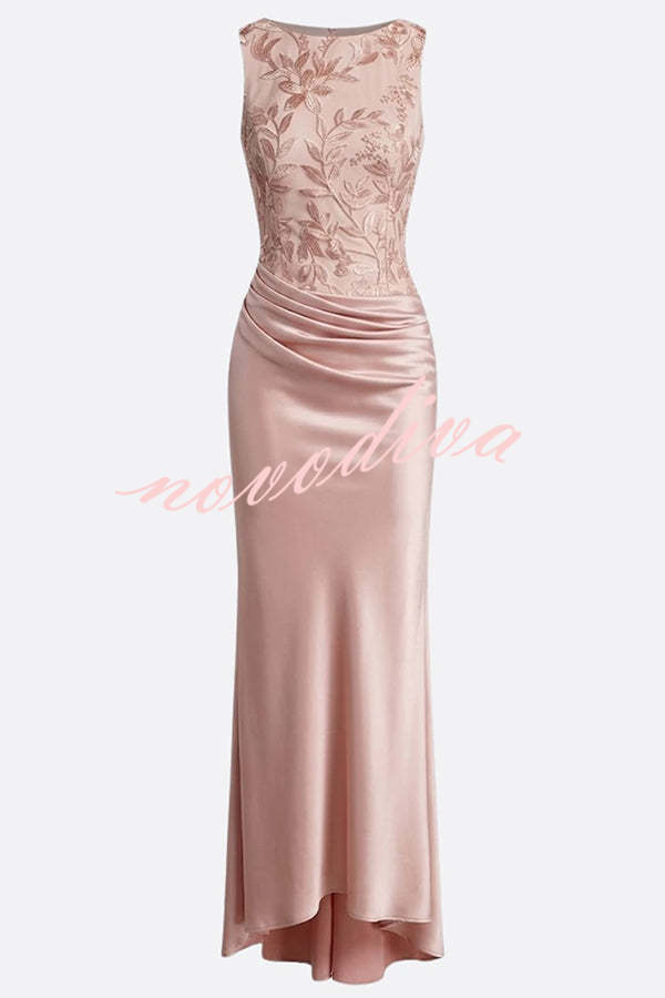Vestido largo de gala Vera de satén con bordado de malla, fruncido, cuello redondo y sin mangas