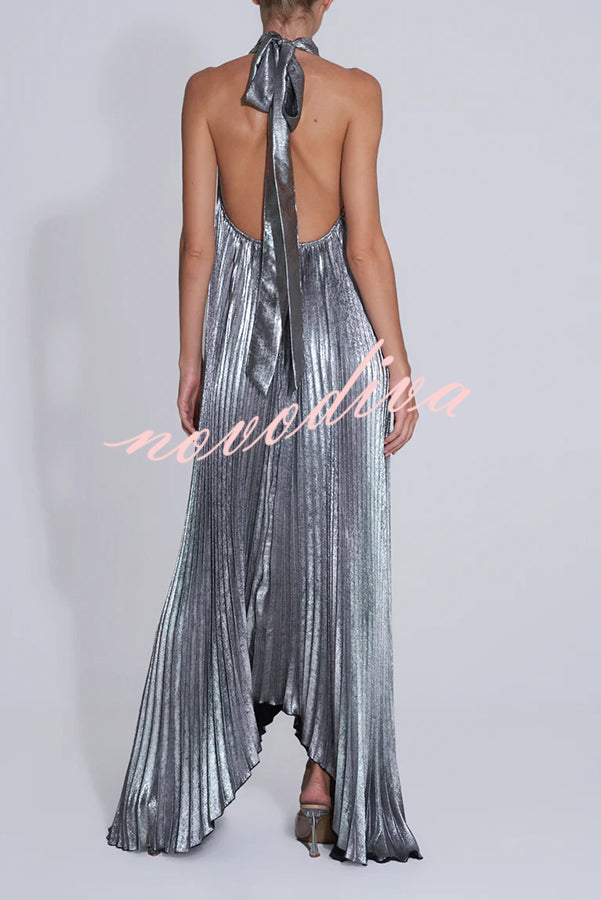 Vestido largo Celebration Party de tejido metalizado plisado con cuello halter, escote en V profundo y corte en A
