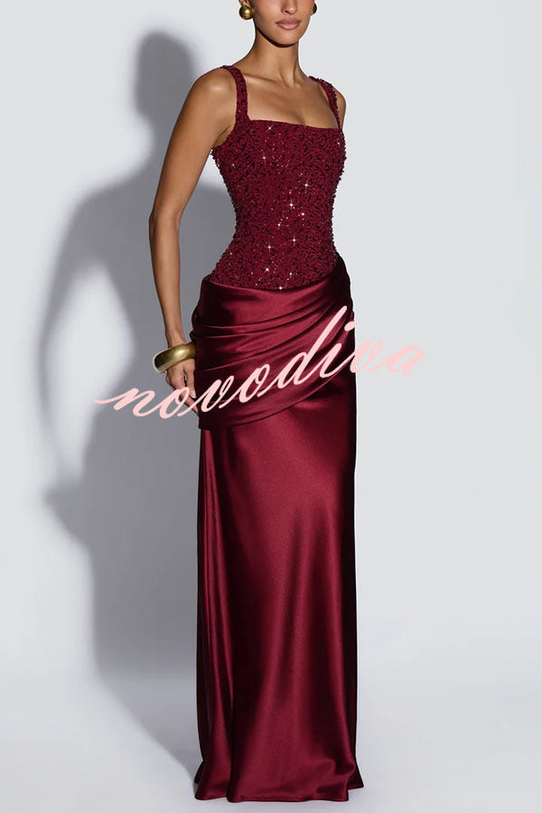 Vestido largo Alexandria de lentejuelas con escote cuadrado, lazada en la espalda y capa drapeada de satén con cuello caído