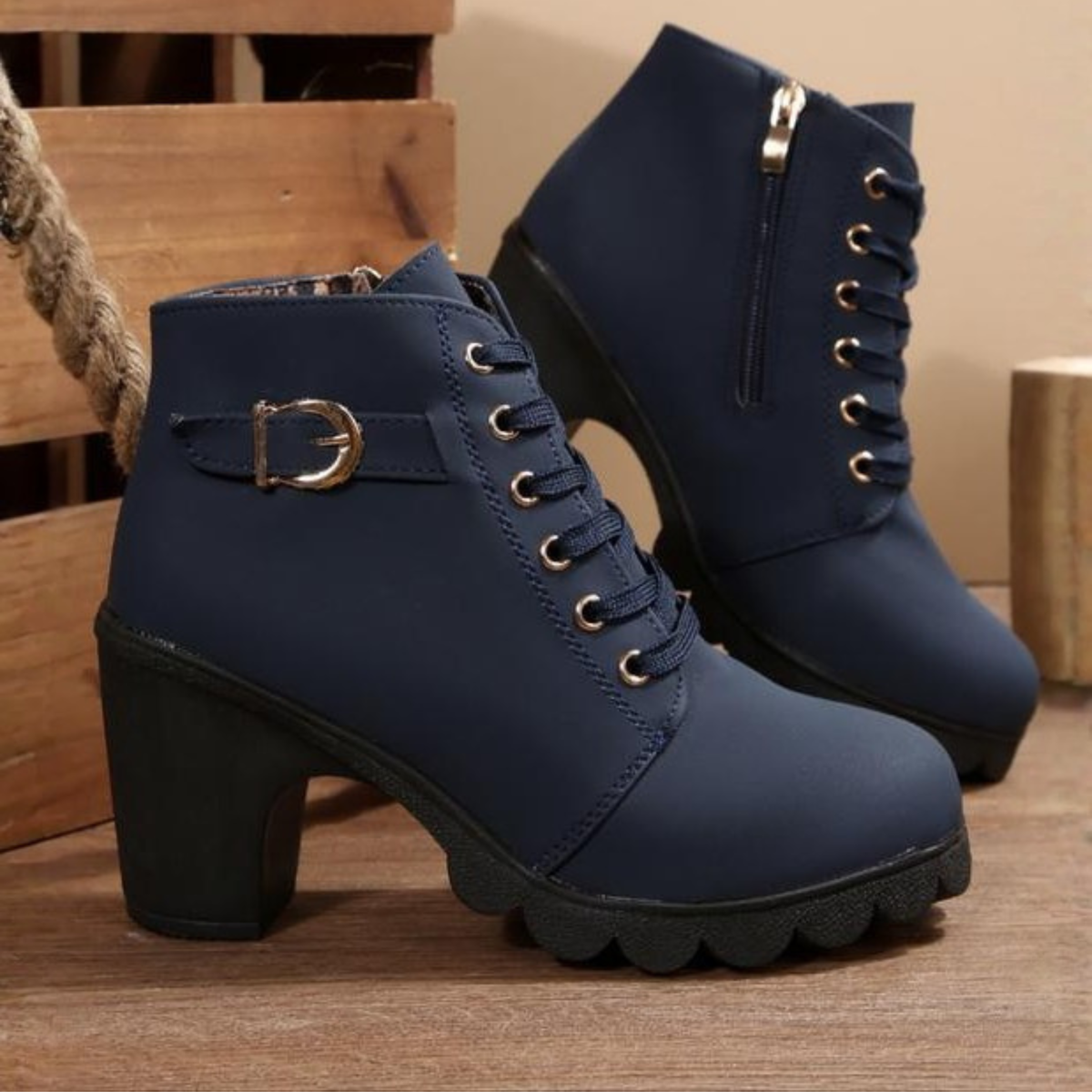 Botines Karin chic con cordones, hebilla metálica y suela gruesa