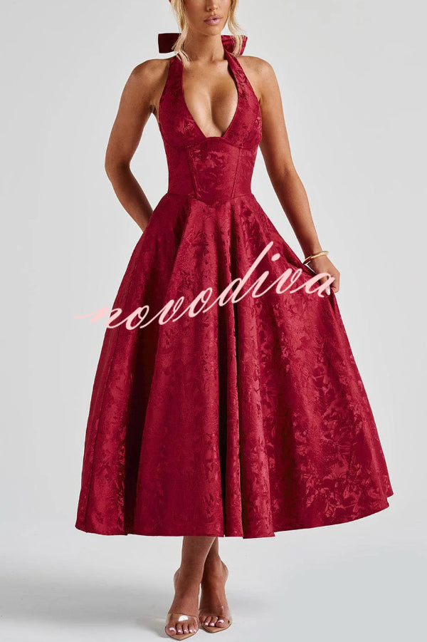 Vestido midi elegante de jacquard con cuello halter, cintura entallada y espalda abierta