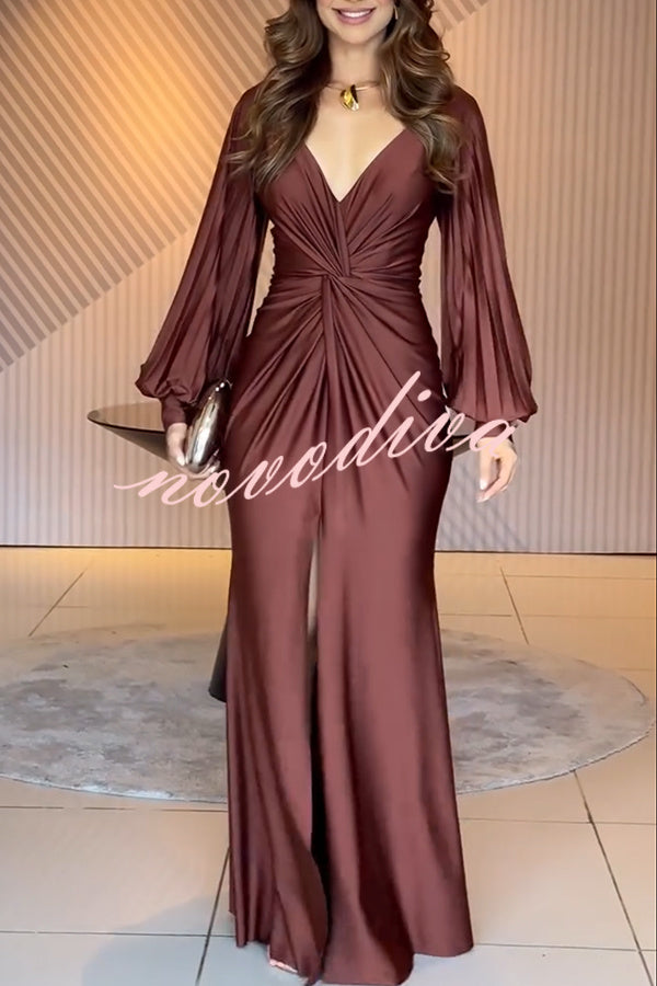 Vestido largo Brindemos de satén con manga larga globo, cintura cruzada y abertura