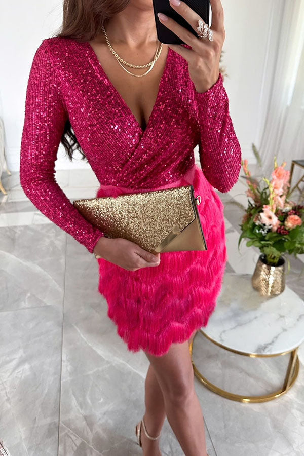 Minivestido de lentejuelas con flecos escalonados y paneles combinados, ideal para la pista de baile