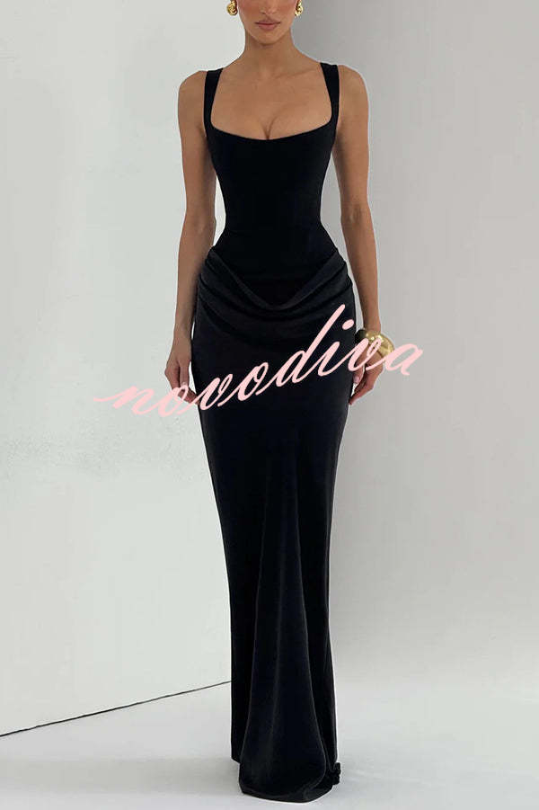 Vestido largo Larrah con escote cuadrado, lazada en la espalda y bajo drapeado de satén