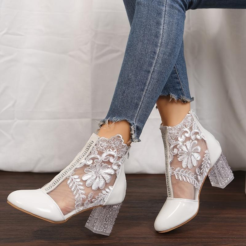 Celestine: botines de tacón elegantes con encaje floral