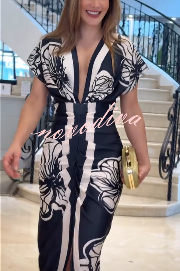 Vestido midi Bella de manga dolman con estampado exclusivo en contraste, fruncido y abertura