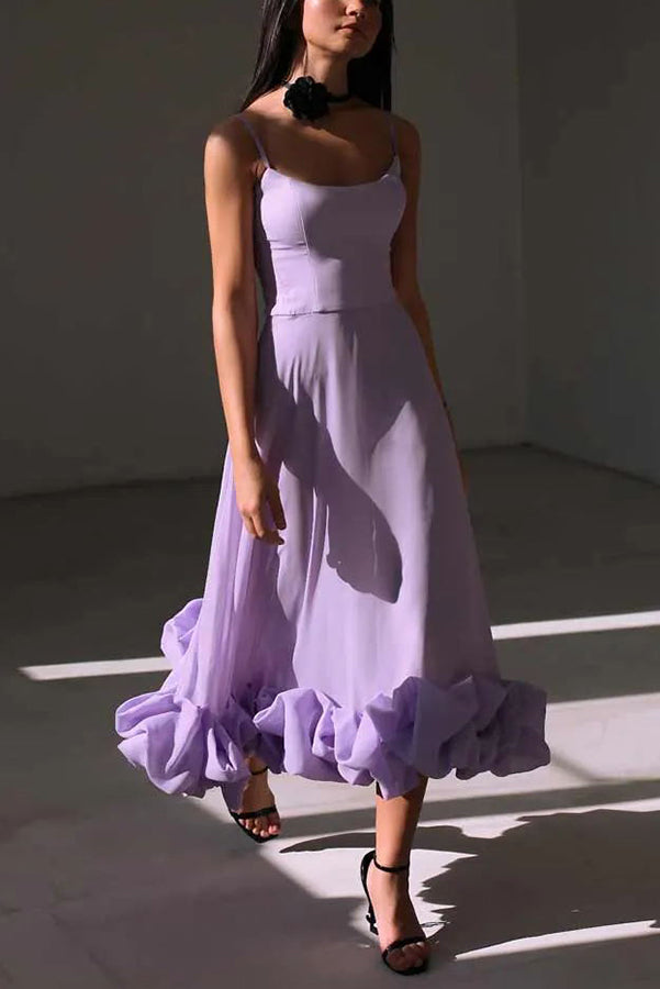 Vestido midi de fiesta Chica de Medianoche tipo bustier con volantes, ideal para banquetes