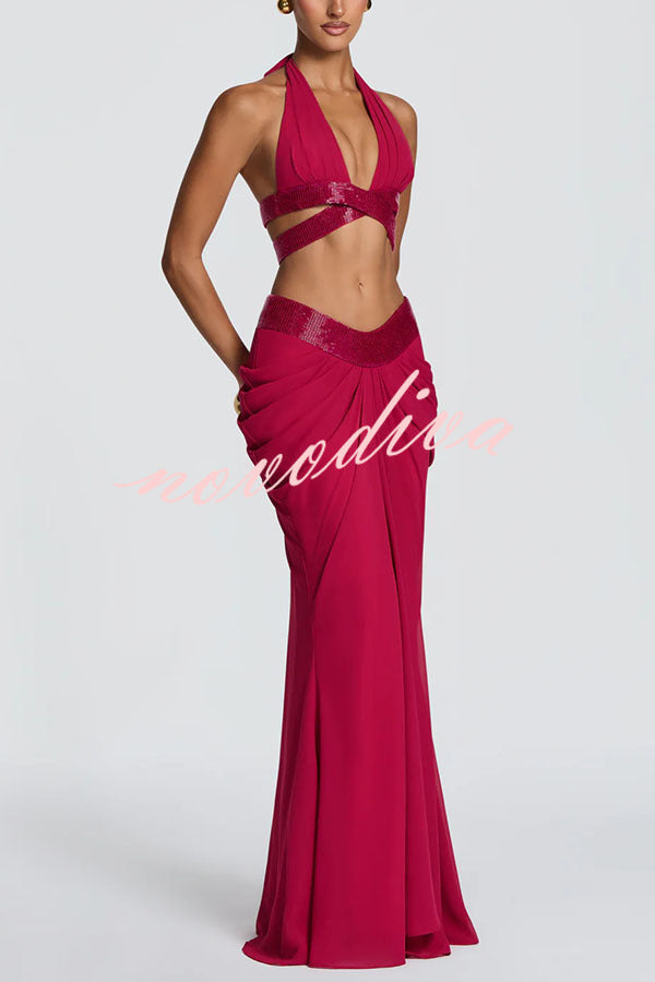 Conjunto Sophie de top halter corto de gasa con ribete adornado y falda larga con drapeado fruncido