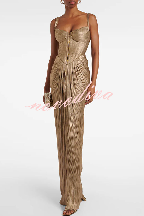 Vestido largo metalizado plisado con cuerpo esculpido, lazada en la espalda y drapeado