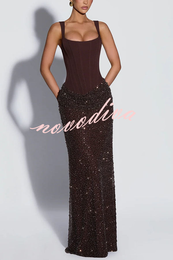 Vestido largo Yeona con escote cuadrado, lazada en la espalda, adornos de lentejuelas y capa drapeada