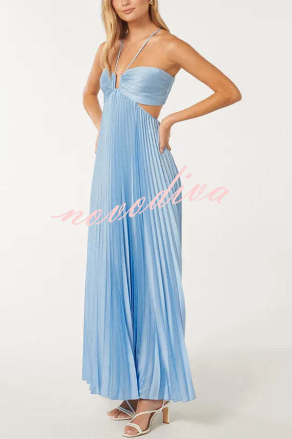 Vestido largo vaporoso Caught Your Eyes de satén plisado con tirantes cruzados y aberturas