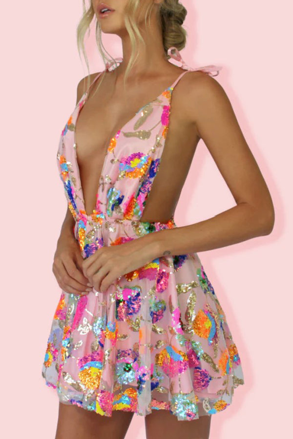 Minivestido evasé de lentejuelas con flores, escote en V, espalda abierta y lazada