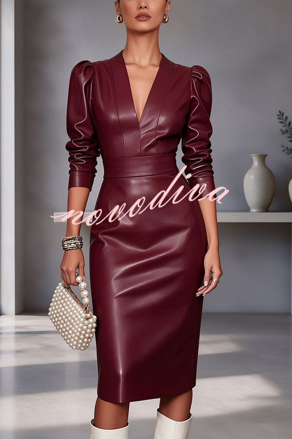 Vestido midi lápiz elástico de polipiel con escote en V y manga larga