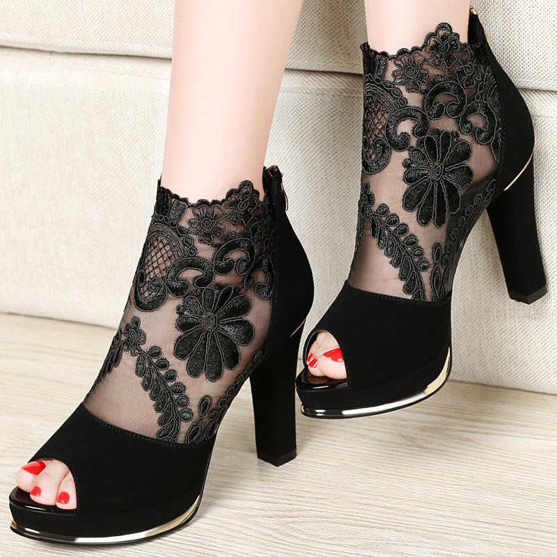 Tacones elegantes de encaje con puntera abierta Seraphine